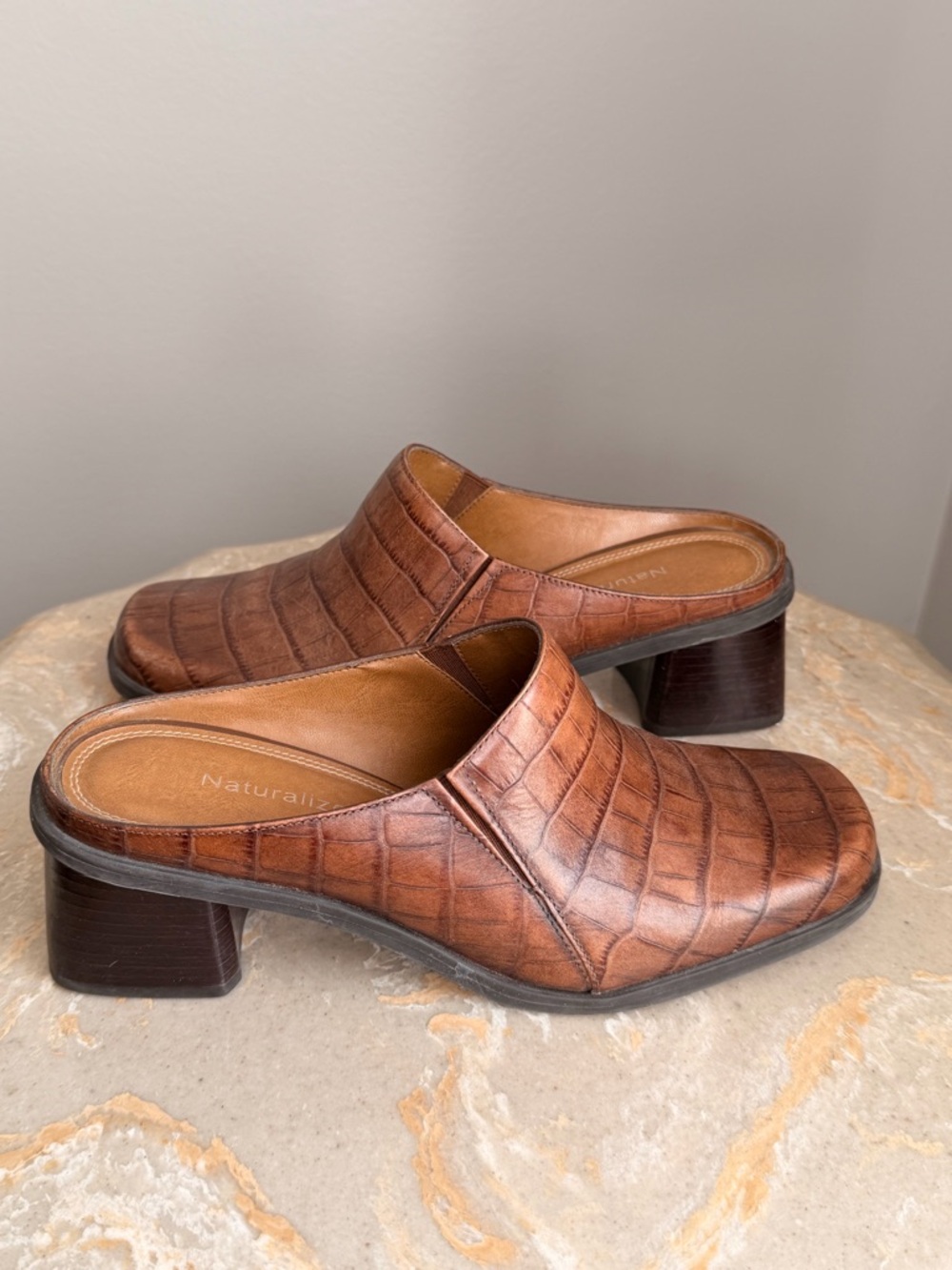 Naturalizer Women’s 7.5 Brown Tan Croc-Embossed Leather Mule Heels